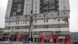 Kayseri'deki ağır hasarlı binanın yıkımı bekleniyor