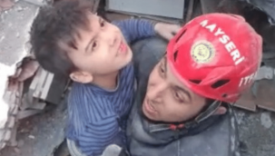 Kayseri itfaiyesi deprem bölgesinde hayat kurtarmaya devam ediyor 