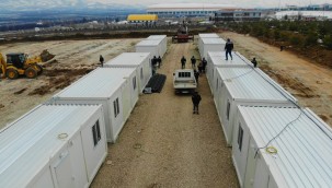 Malatya'da konteyner kentlerin kurulumuna devam ediliyor