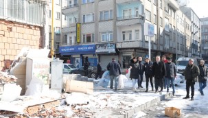 Rektör Altun, hasar gören 12 katlı binada incelemelerde bulundu