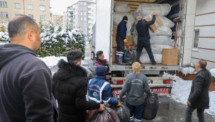 Talas Belediyesi, deprem bölgesine yardım TIR'ı gönderdi