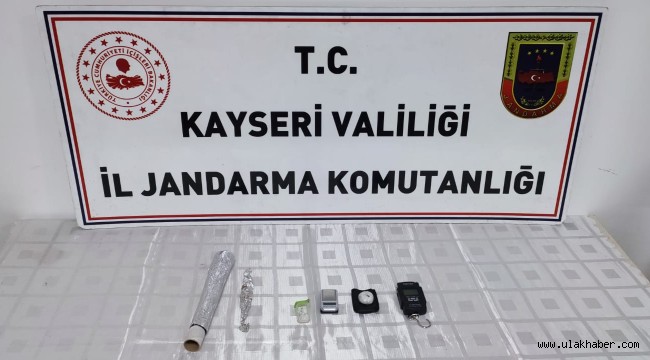 Uyuşturucu ticareti yaptıkları iddiasıyla 3 şüpheli yakalandı!