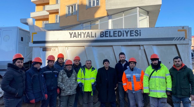 Yahyalı'dan Kahramanmaraş'a hafriyat temizliği için 24 kamyon gidiyor