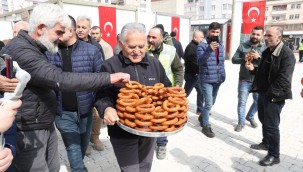 Başkan Büyükkılıç, Elbistan Kayseri Çarşısı'nın ilk müşterisi oldu
