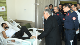 Başkan Büyükkılıç, kahraman itfaiyecilerle depremzede yaralıları ziyaret etti