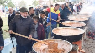 Başkan Çolakbayrakdar, şükür sofrasında vatandaşlarla bir araya geldi