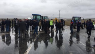Bünyan'da trafik kazası meydana geldi, mahalleli yolu kapattı!