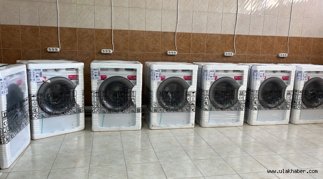 Kayseri Büyükşehir'den Konteyner Kent'e 20 çamaşır, 15 kurutma makinesi
