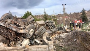 Kayseri'de meydana gelen kazada TIR, mezarlığa uçtu