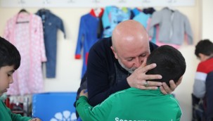 Kocasinan, sosyal market ile depremzedelerin kıyafet taleplerini karşılıyor