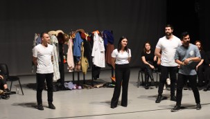 Avukatlardan kendi günlerinde Doğaçlama Gösterisi 