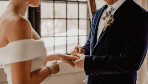 AYM'den yeni karar: Kadınlar eşlerinin soyadını kullanmak zorunda değil