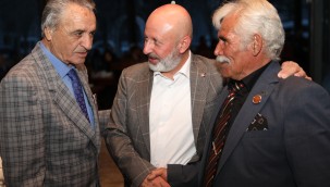 Başkan Çolakbayrakdar, iftarda muhtarlarla bir araya geldi