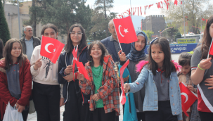 Cumhuriyet meydanında çocukların 23 Nisan coşkusu 