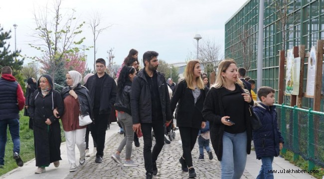 Hayvanat bahçesinde çifte bayram yoğunluğu yaşandı