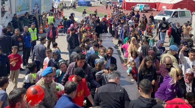 Kayseri'den depremzede çocuklara hediye yağmuru