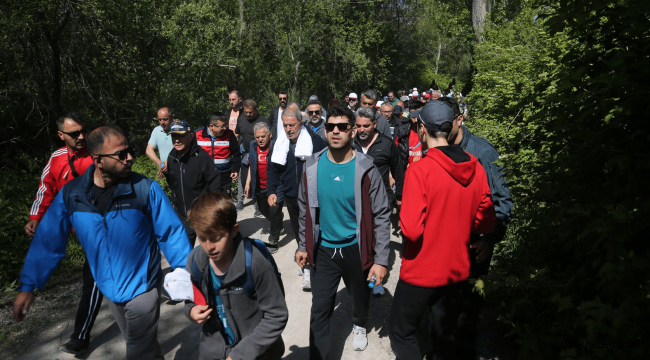 Bakan Akar ve Başkan Büyükkılıç, gençlerle doğa yürüyüşünde buluştu