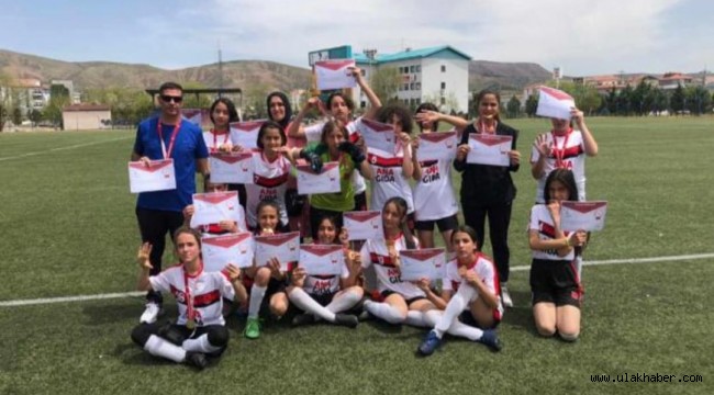 Gazioğlu Ortaokulu Yıldız Kızlar Futbol Takımı, Türkiye Şampiyonası vizesi aldı
