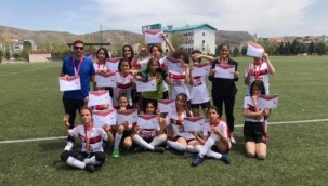 Gazioğlu Ortaokulu Yıldız Kızlar Futbol Takımı, Türkiye Şampiyonası vizesi aldı