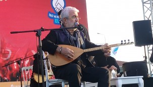 Kayseri'de 1 Mayıs İşçi Bayramı dolayısıyla Esat Kabaklı Konseri düzenlendi 