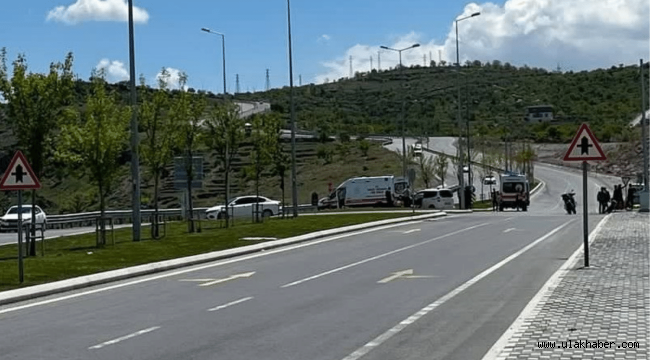 Talas Derevenk Viyadüğü'nde trafik kazası: 3 yaralı