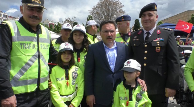 Vali Çiçek: Okul ve fabrika servislerinde en ufak tahammülümüz yok