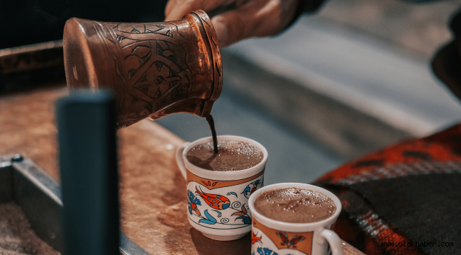 Bayram lezzetlerinden Türk kahvesi ve kuruyemişe ilgi yoğun