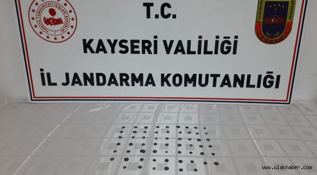 Kaçak kazı yaparak elde ettiği sikkeleri piyasa sürmeden yakalandı 