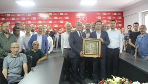 MHP'ye ziyaretçi akını