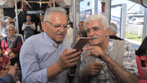 Tramvay yolculuğu yapan Başkan Büyükkılıç, esnafı da ziyaret etti