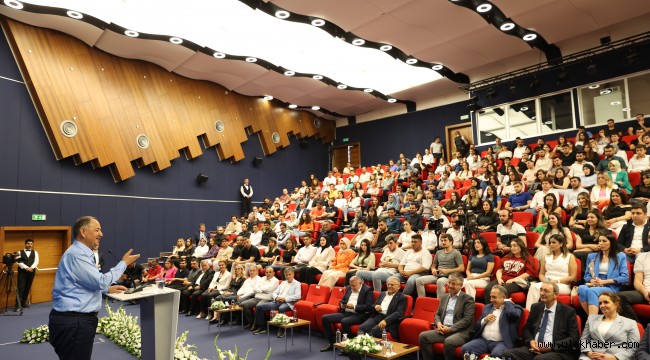 Bakan Özhaseki'den gençlere: Mesleğinizi en iyisi olabilmek için seçin