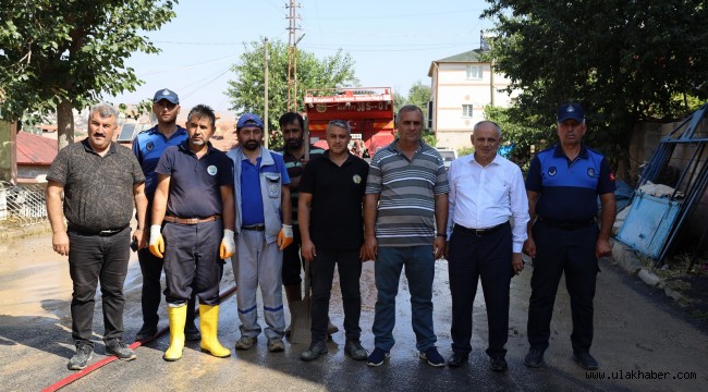 Yahyalı'da sel temizliği devam ediyor 