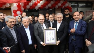 Başkan İlmek, İstanbul Kızılörenliler Derneği'nin Üsküdar Çamlıca bölgesindeki açılışına katıldı 