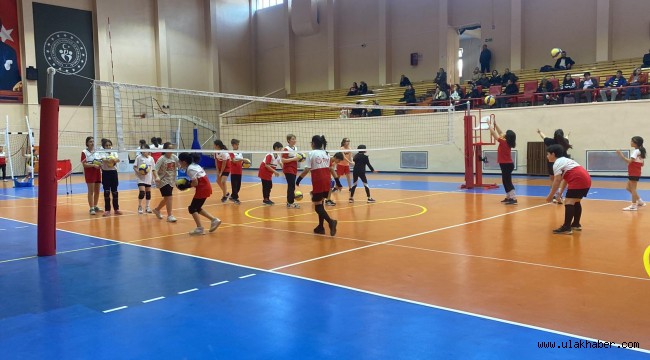 Fabrika Voleybol'a yoğun ilgi