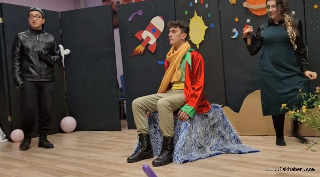 Talas Gençlik Merkezi'nde Küçük Prens tiyatro oyunu sahnelendi