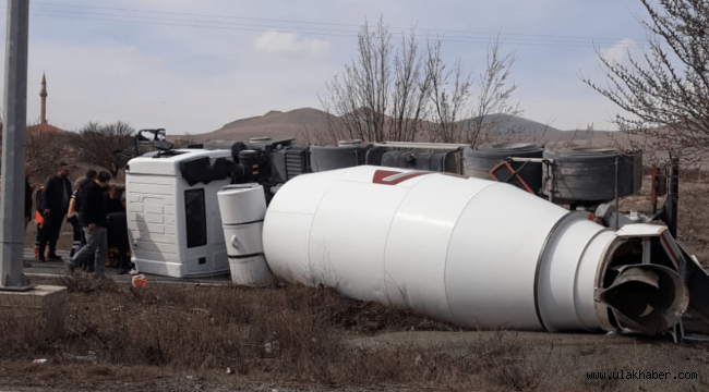 Beton mikseri devrildi: 1 yaralı