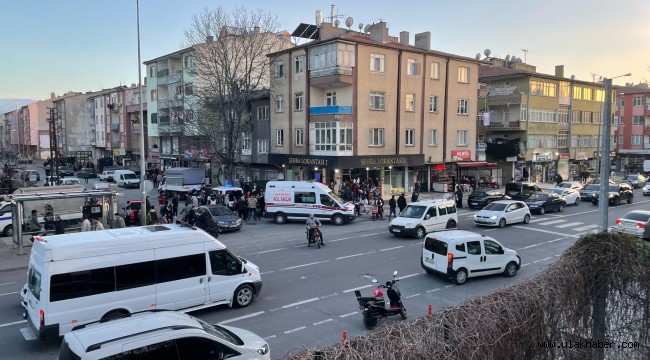 Yabancı uyruklu şahıslar arasında çıkan kavgada bir kişi göğsünden bıçaklandı