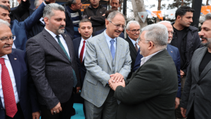 BAKAN ÖZHASEKİ, MEMLEKETİ KAYSERİ'DE AK PARTİ TEŞKİLATI İLE BAYRAMLAŞTI