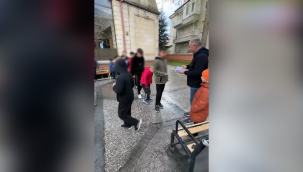 'İyilik abisi' bayramda çocukları sevindirdi 