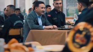 Vali Çiçek iftarda Mehmetçik ile bir araya geldi