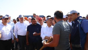 Başkan Büyükkılıç Mimarsinan Kurban Pazarı'nı ziyaret etti