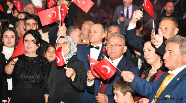 BAŞKAN BÜYÜKKILIÇ, CUMHURİYETİN 102. YIL RESEPSİYONU'NA KATILDI