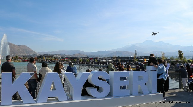 BÜYÜKŞEHİR'İN 7'NCİ BİLİM FESTİVALİ'NE SOLOTÜRK GÖSTERİSİ DAMGA VURDU