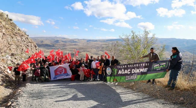 Talas Belediyesi'nden 29 Ekim'e Anlamlı Ağaç Dikme Etkinliği