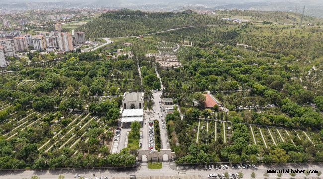 KAYSERİ BÜYÜKŞEHİR, MEZARLIKLARI BAYRAM ZİYARETLERİNE HAZIR HALE GETİRDİ
